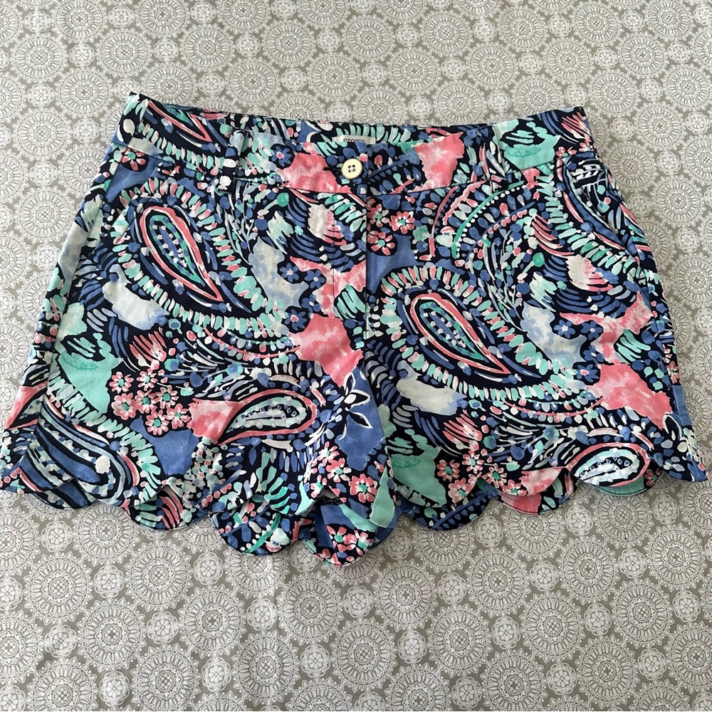 CROWN & IVY Shelby Scalloped Paisley Print Shorts Size 10 4” inseam